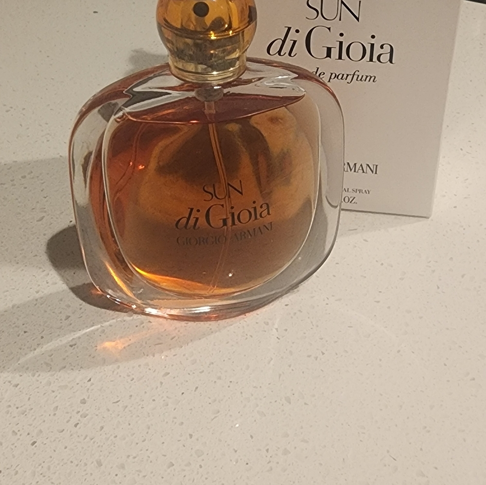 Giorgio Armani Sun di Gioia perfume